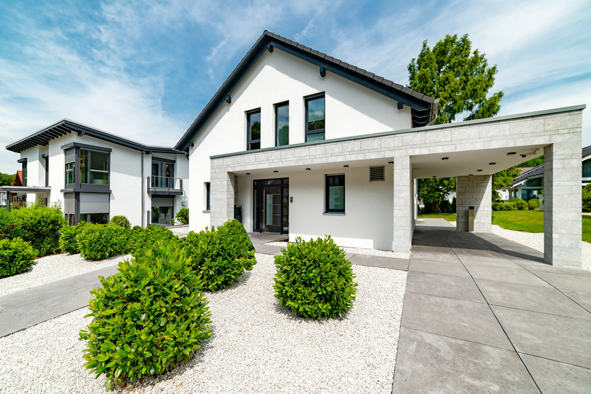 hochwertiges, weisses Einfamilienhaus